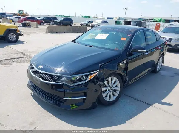 5XXGU4L30JG271737 2018 KIA OPTIMA - Image 2