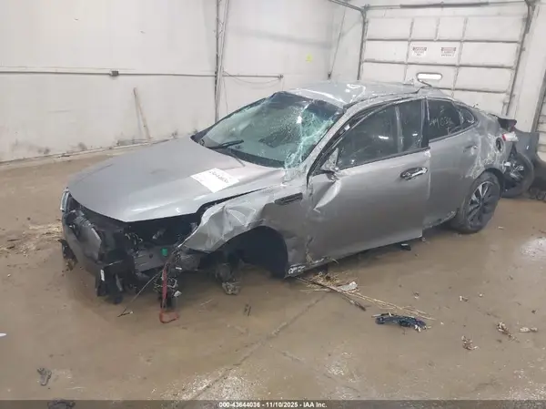5XXGU4L30JG273357 2018 KIA OPTIMA - Image 2