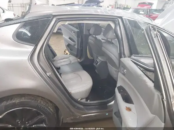 5XXGU4L30JG273357 2018 KIA OPTIMA - Image 8