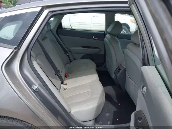 5XXGU4L31GG001280 2016 KIA OPTIMA - Image 8