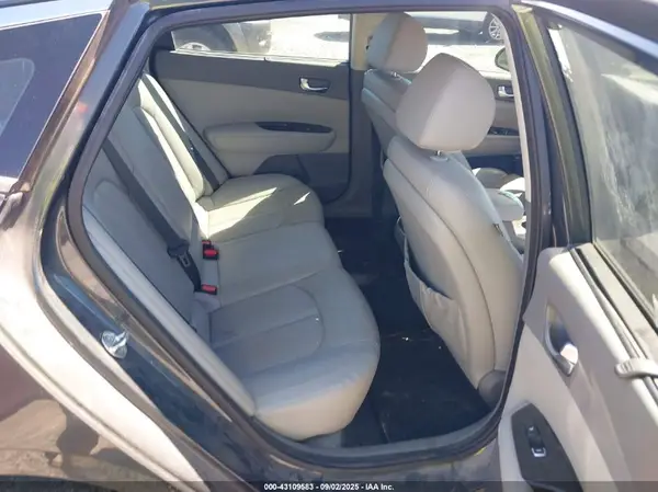 5XXGU4L31GG004261 2016 KIA OPTIMA - Image 8