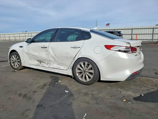 5XXGU4L31GG046557 2016 KIA OPTIMA - Image 2