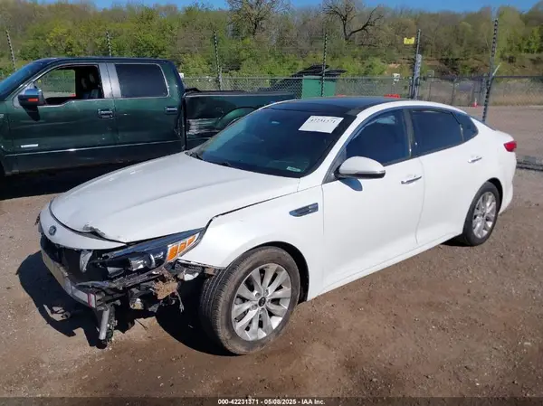 5XXGU4L31GG053573 2016 KIA OPTIMA - Image 2