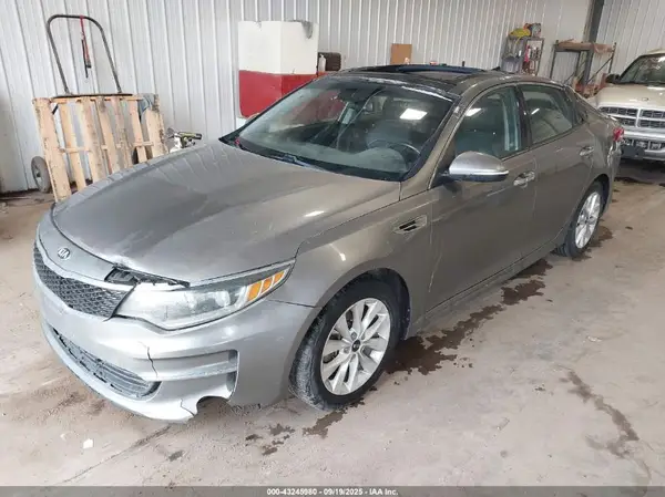 5XXGU4L31HG151004 2017 KIA OPTIMA - Image 2