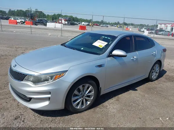 5XXGU4L31JG181884 2018 KIA OPTIMA - Image 2