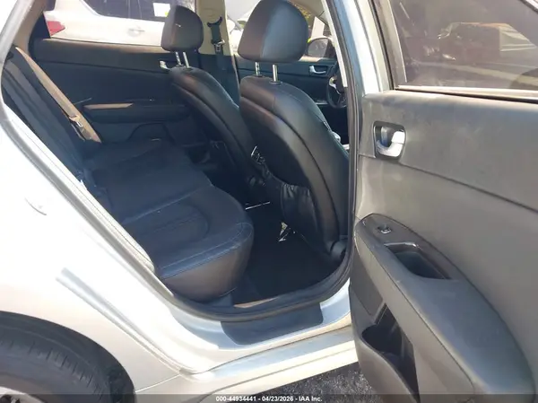 5XXGU4L31JG181884 2018 KIA OPTIMA - Image 8