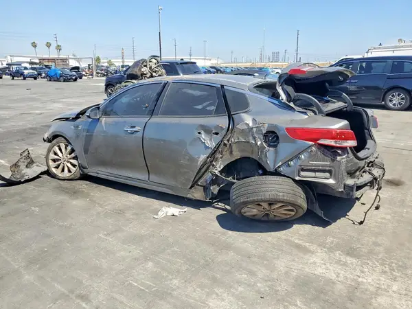 5XXGU4L31JG183439 2018 KIA OPTIMA - Image 2