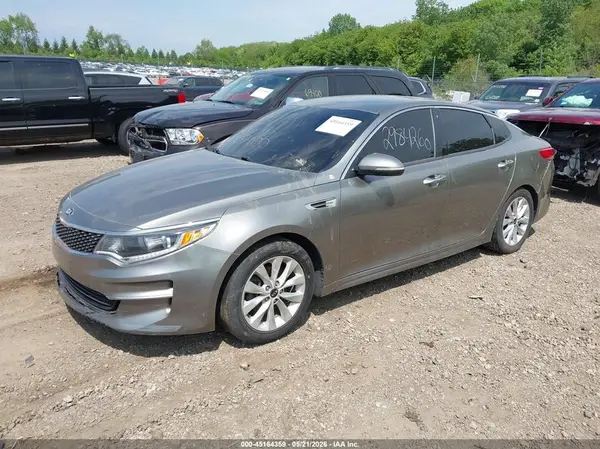 5XXGU4L31JG185319 2018 KIA OPTIMA - Image 2