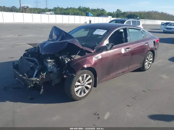 5XXGU4L31JG185563 2018 KIA OPTIMA - Image 2