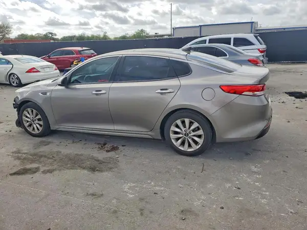 5XXGU4L31JG199821 2018 KIA OPTIMA - Image 2