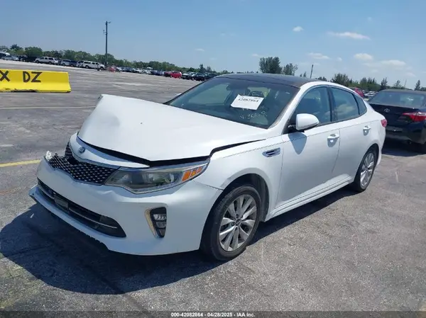 5XXGU4L31JG203608 2018 KIA OPTIMA - Image 2