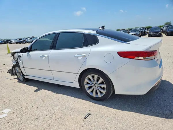 5XXGU4L31JG204368 2018 KIA OPTIMA - Image 2