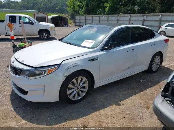 5XXGU4L31JG205679 2018 KIA OPTIMA - Image 2