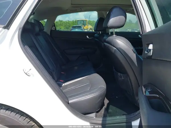 5XXGU4L31JG205679 2018 KIA OPTIMA - Image 8