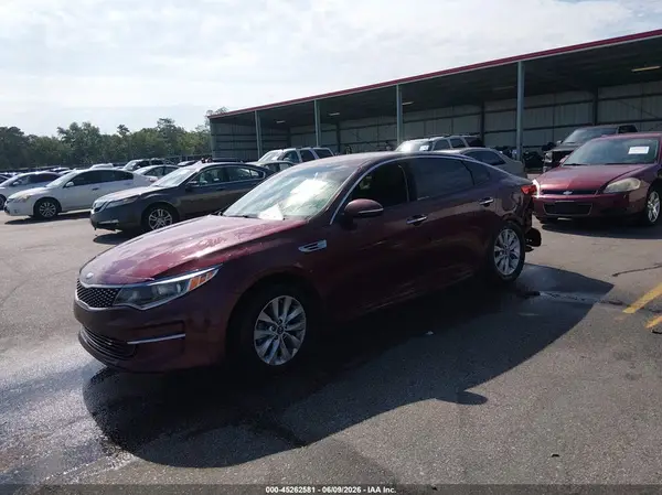 5XXGU4L31JG206024 2018 KIA OPTIMA - Image 2