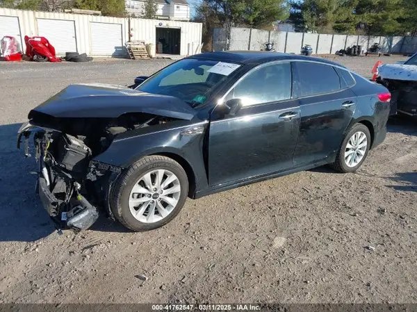 5XXGU4L31JG209828 2018 KIA OPTIMA - Image 2