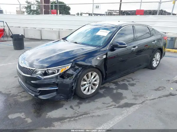5XXGU4L31JG209845 2018 KIA OPTIMA - Image 2