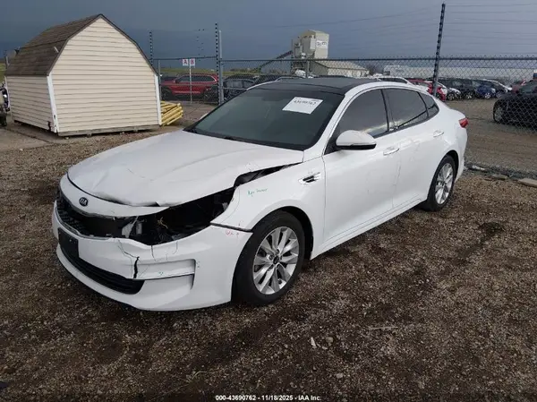 5XXGU4L31JG213684 2018 KIA OPTIMA - Image 2