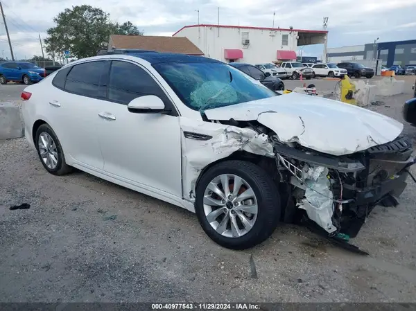 5XXGU4L31JG228525 2018 KIA OPTIMA - Image 1