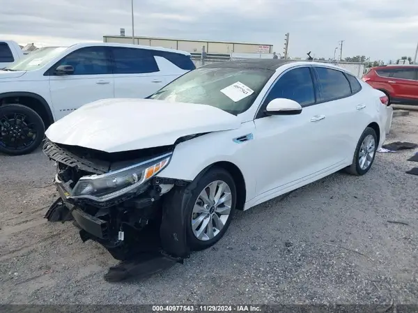 5XXGU4L31JG228525 2018 KIA OPTIMA - Image 2