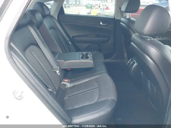 5XXGU4L31JG228525 2018 KIA OPTIMA - Image 8