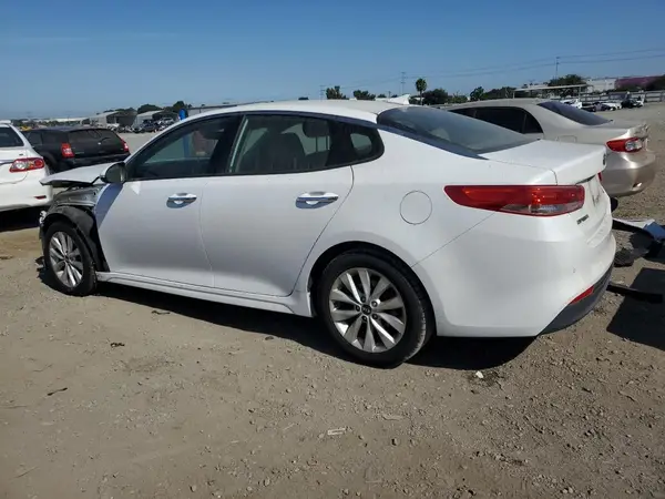 5XXGU4L31JG233935 2018 KIA OPTIMA - Image 2