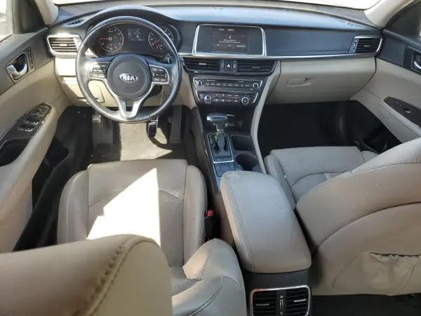 5XXGU4L31JG233935 2018 KIA OPTIMA - Image 8