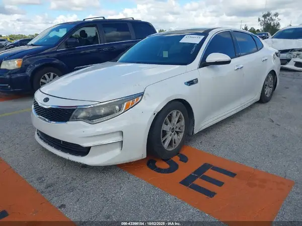 5XXGU4L31JG238794 2018 KIA OPTIMA - Image 2