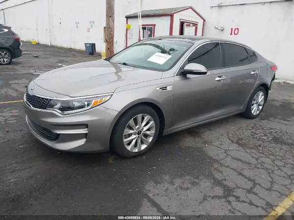 5XXGU4L31JG239914 2018 KIA OPTIMA - Image 2