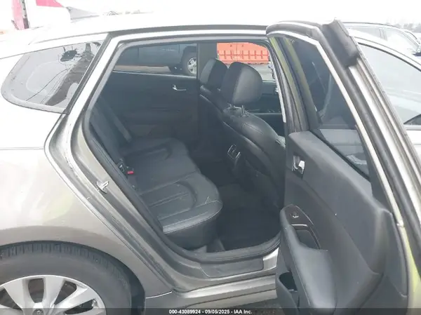 5XXGU4L31JG239914 2018 KIA OPTIMA - Image 8