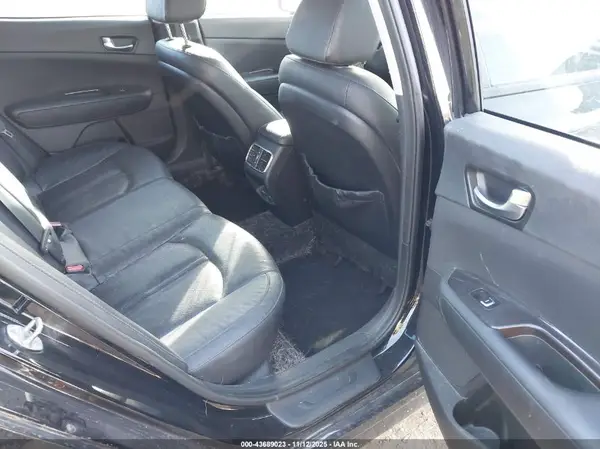 5XXGU4L31JG239931 2018 KIA OPTIMA - Image 8