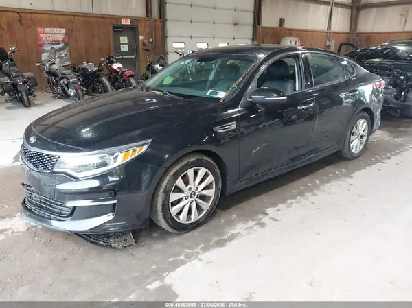 5XXGU4L31JG260732 2018 KIA OPTIMA - Image 2
