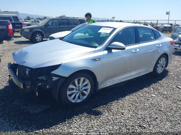 5XXGU4L31JG263386 2018 KIA OPTIMA - Image 2