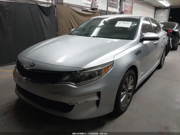 5XXGU4L31JG265316 2018 KIA OPTIMA - Image 2
