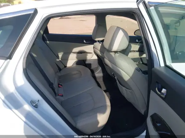 5XXGU4L32GG056420 2016 KIA OPTIMA - Image 8