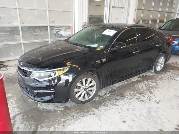 5XXGU4L32GG095458 2016 KIA OPTIMA - Image 2