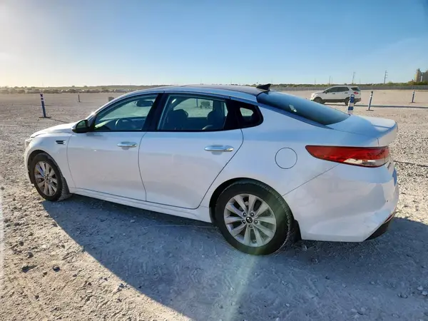 5XXGU4L32GG099154 2016 KIA OPTIMA - Image 2