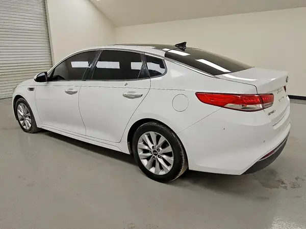 5XXGU4L32GG099963 2016 KIA OPTIMA - Image 2