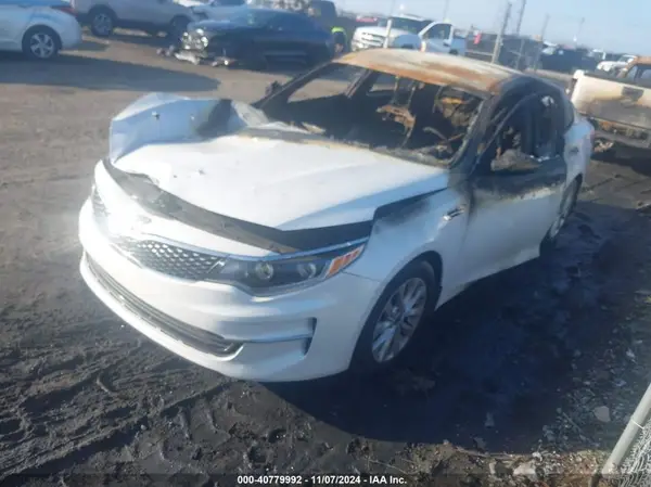 5XXGU4L32HG132655 2017 KIA OPTIMA - Image 2