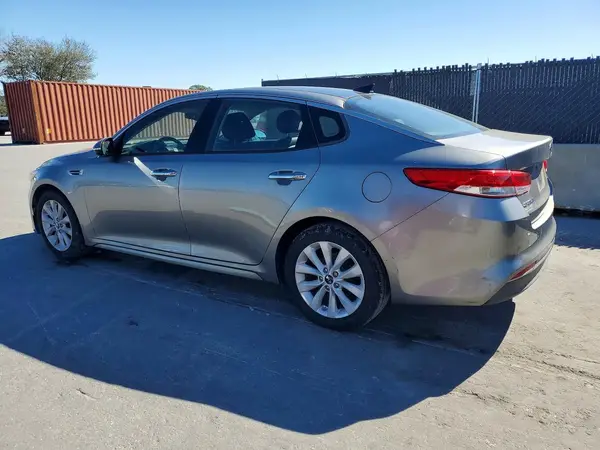 5XXGU4L32HG135653 2017 KIA OPTIMA - Image 2
