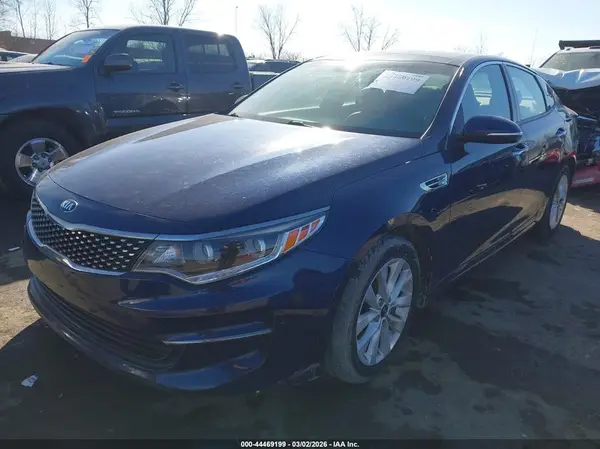 5XXGU4L32HG138052 2017 KIA OPTIMA - Image 2
