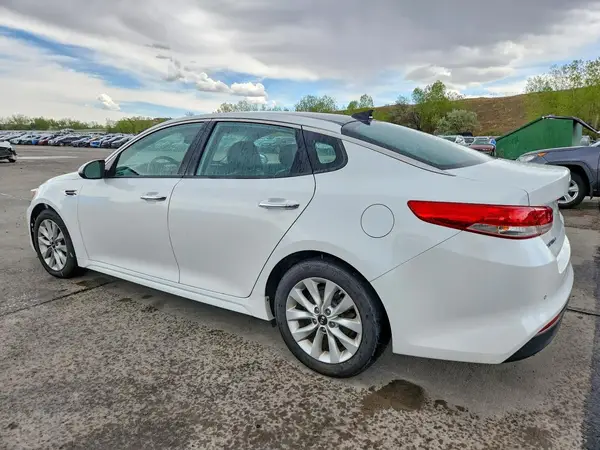 5XXGU4L32HG144112 2017 KIA OPTIMA - Image 2