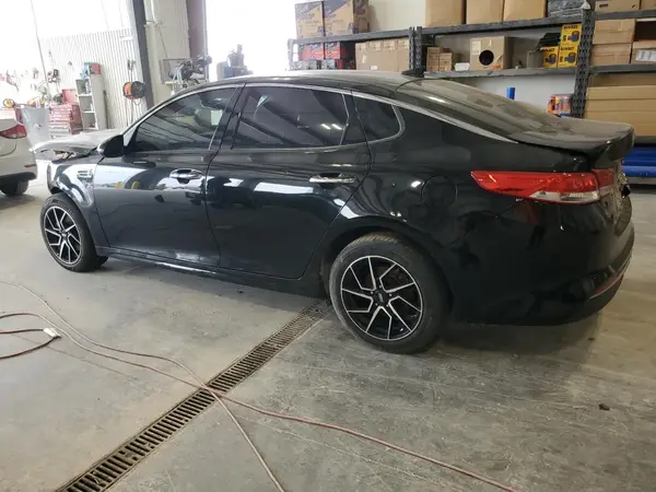 5XXGU4L32HG151996 2017 KIA OPTIMA - Image 2