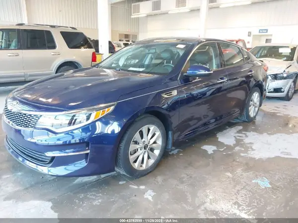 5XXGU4L32HG152095 2017 KIA OPTIMA - Image 2