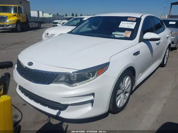 5XXGU4L32HG157006 2017 KIA OPTIMA - Image 2