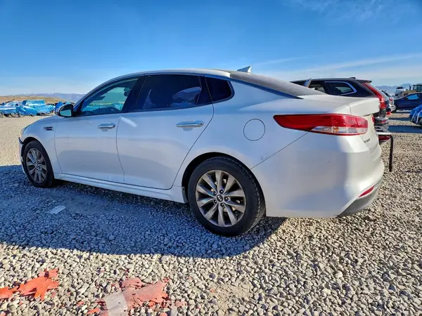 5XXGU4L32HG158477 2017 KIA OPTIMA - Image 2