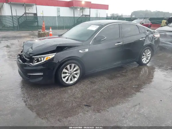 5XXGU4L32JG190447 2018 KIA OPTIMA - Image 2