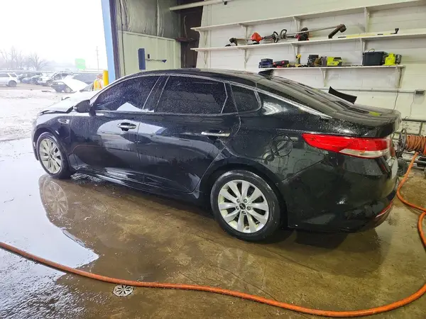 5XXGU4L32JG195549 2018 KIA OPTIMA - Image 2