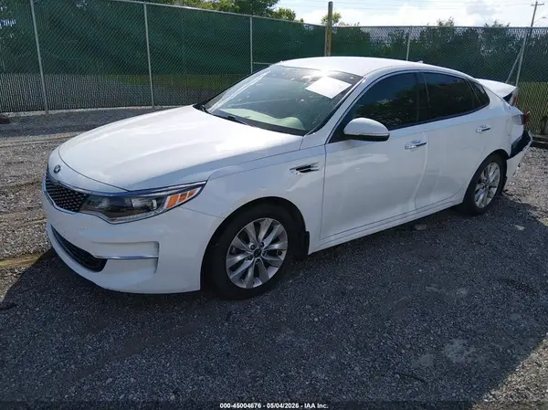 5XXGU4L32JG195566 2018 KIA OPTIMA - Image 2