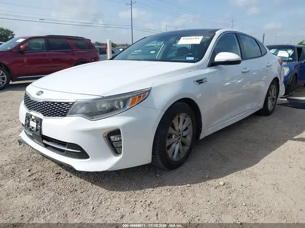 5XXGU4L32JG196636 2018 KIA OPTIMA - Image 2